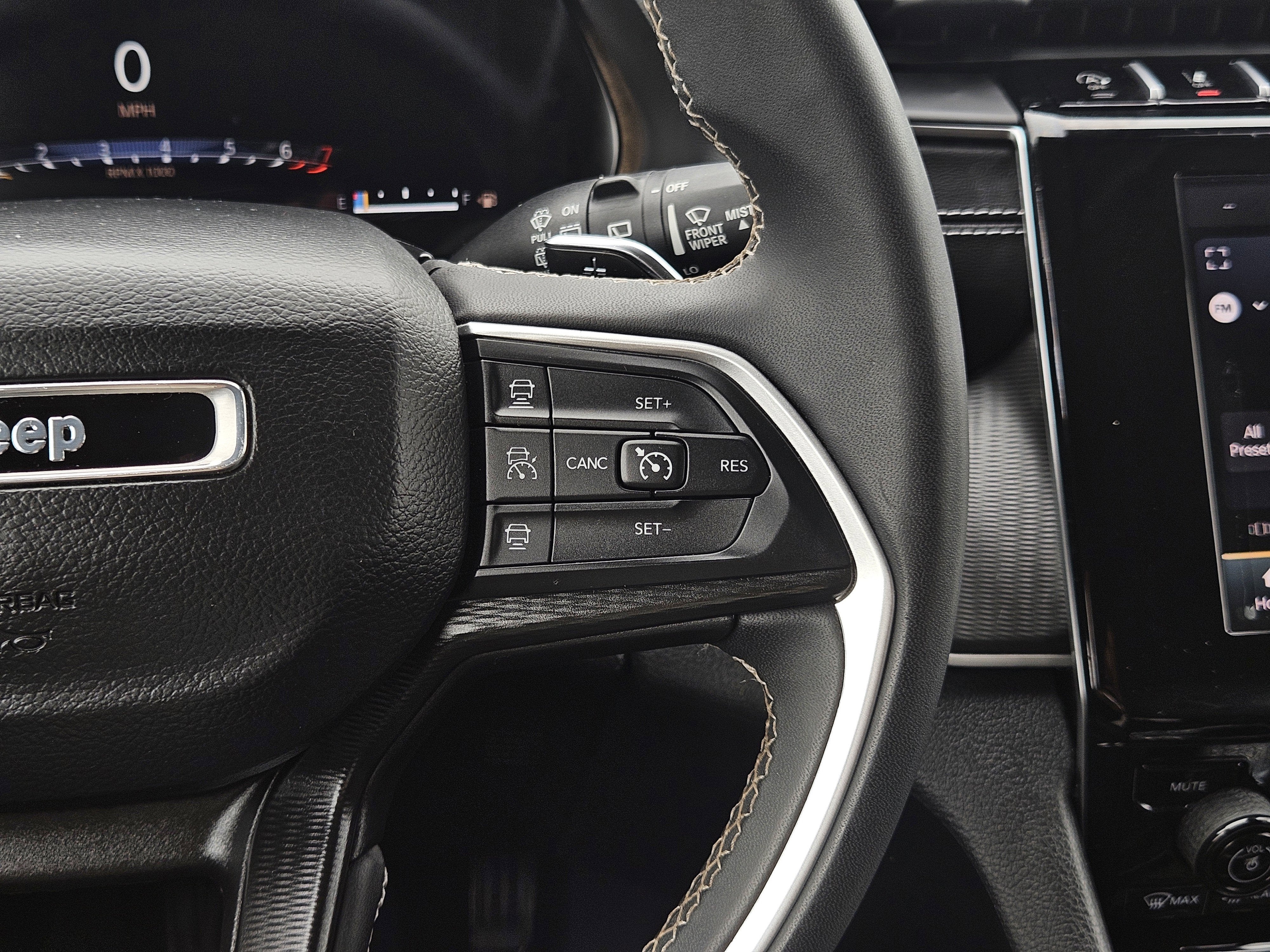 2023 Jeep Grand Cherokee Laredo