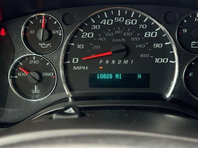 2025 Chevrolet Express Passenger 1LT