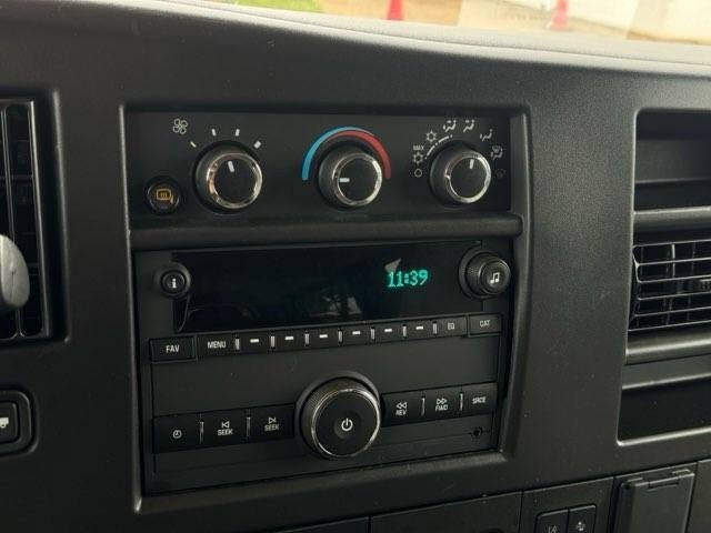 2025 Chevrolet Express Passenger 1LT