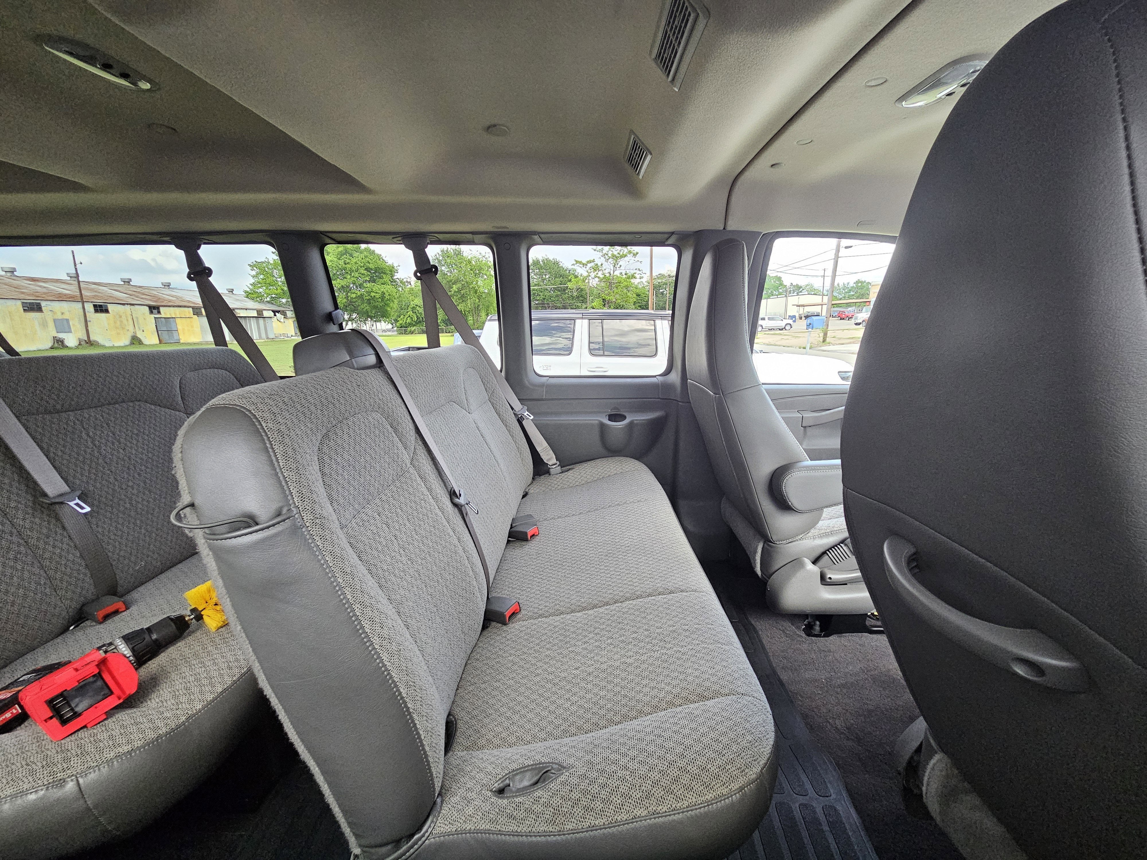 2025 Chevrolet Express Passenger 1LT