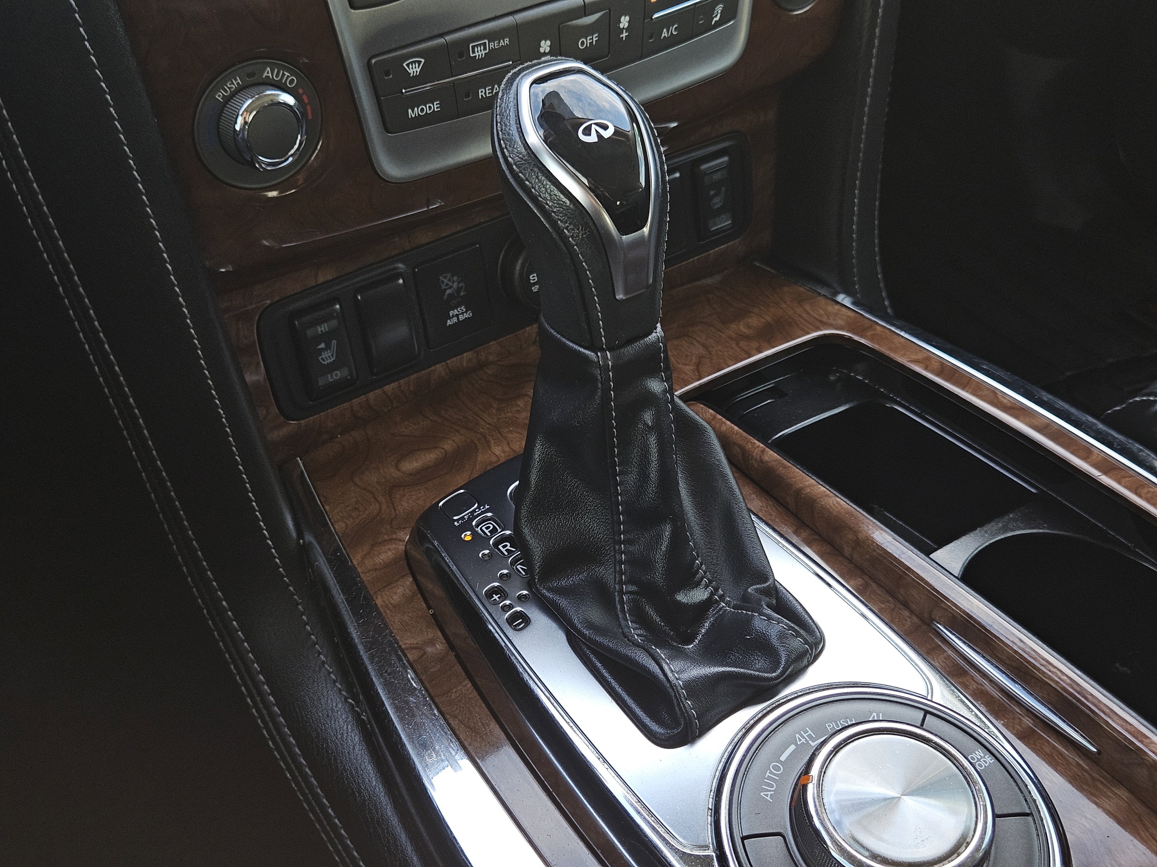 2019 INFINITI QX80 LUXE