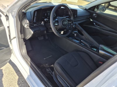 2024 Hyundai Elantra SE