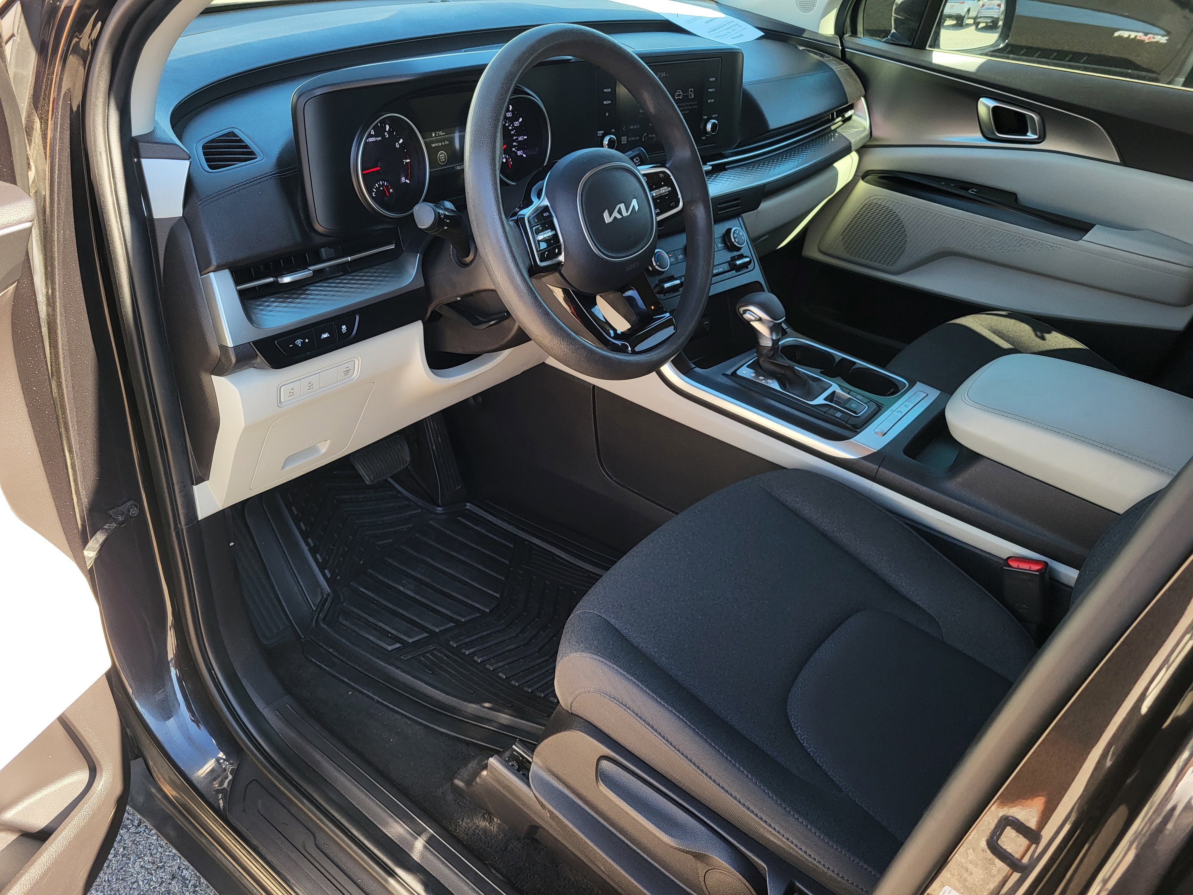 2022 Kia Carnival LX