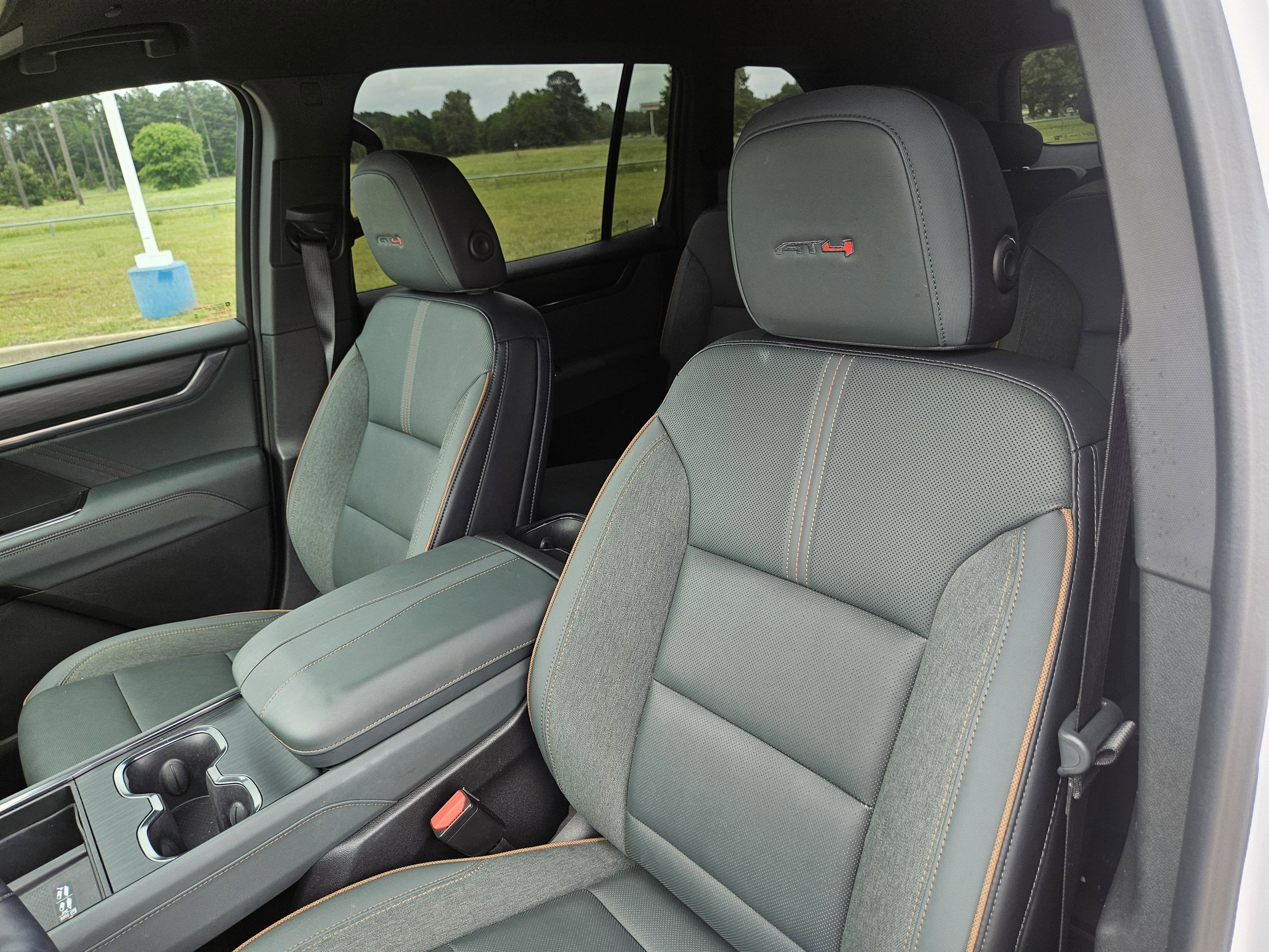2025 GMC Acadia AWD AT4