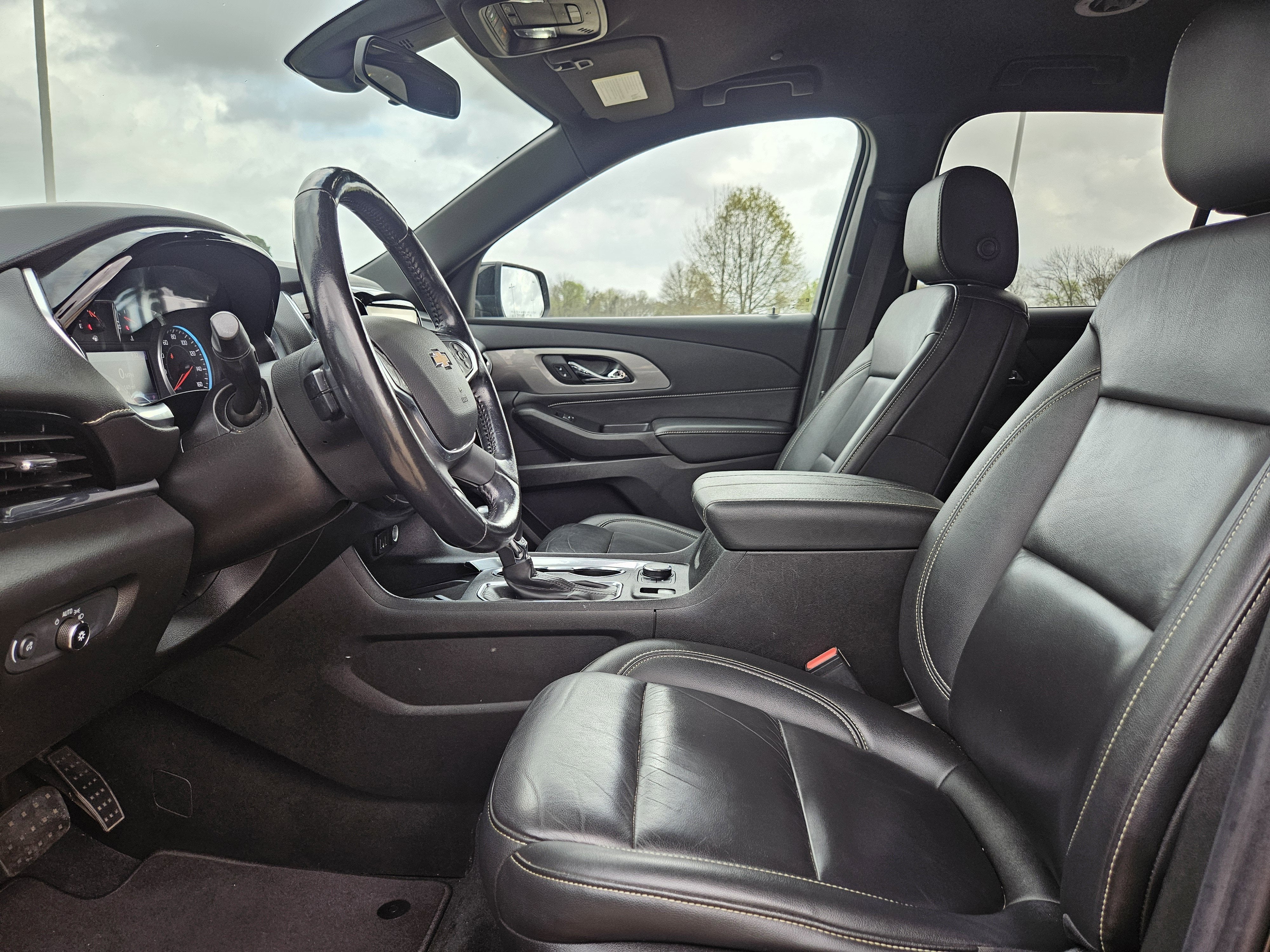 2022 Chevrolet Traverse LT Leather