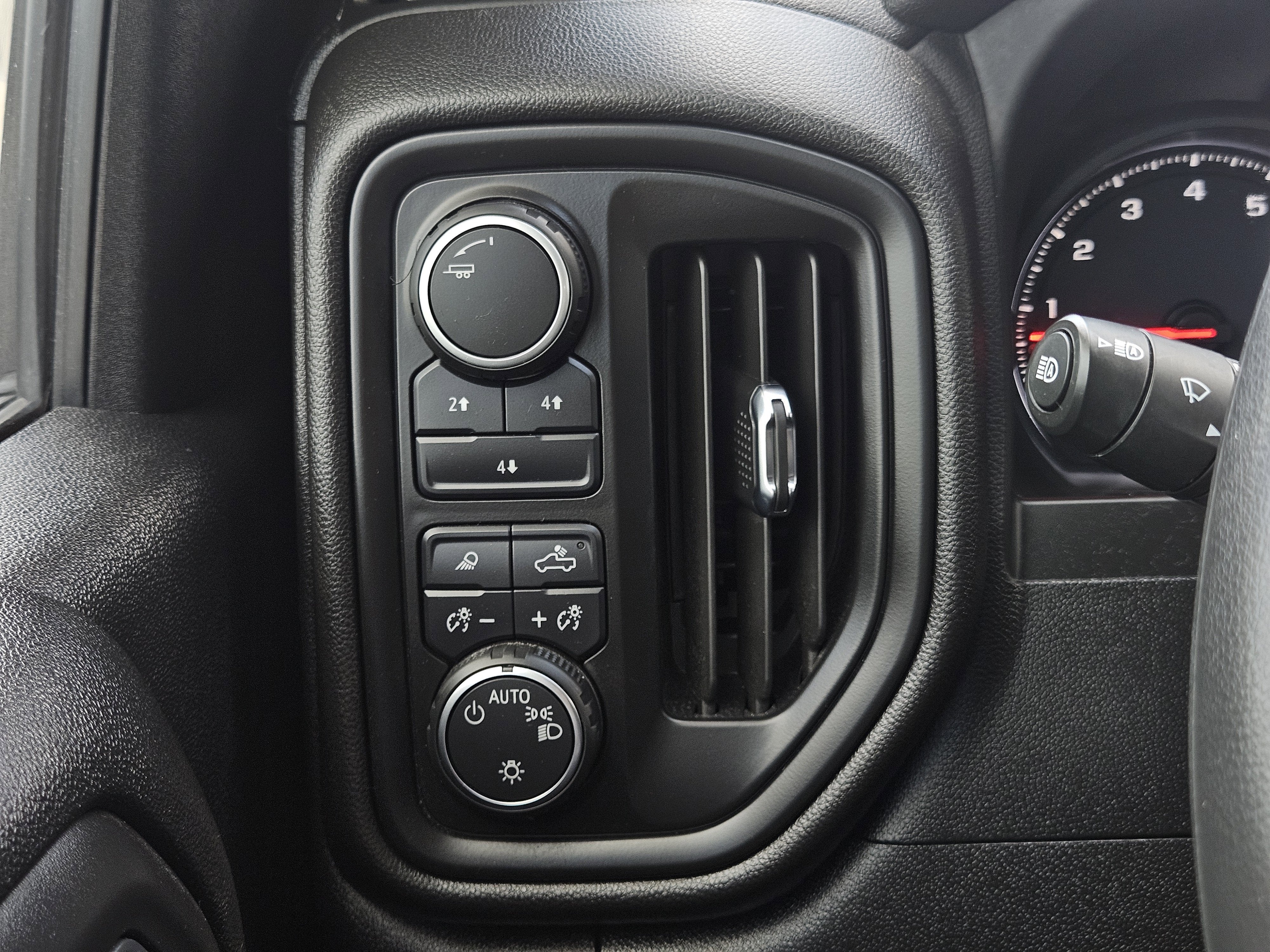 2025 Chevrolet Silverado 2500HD Custom