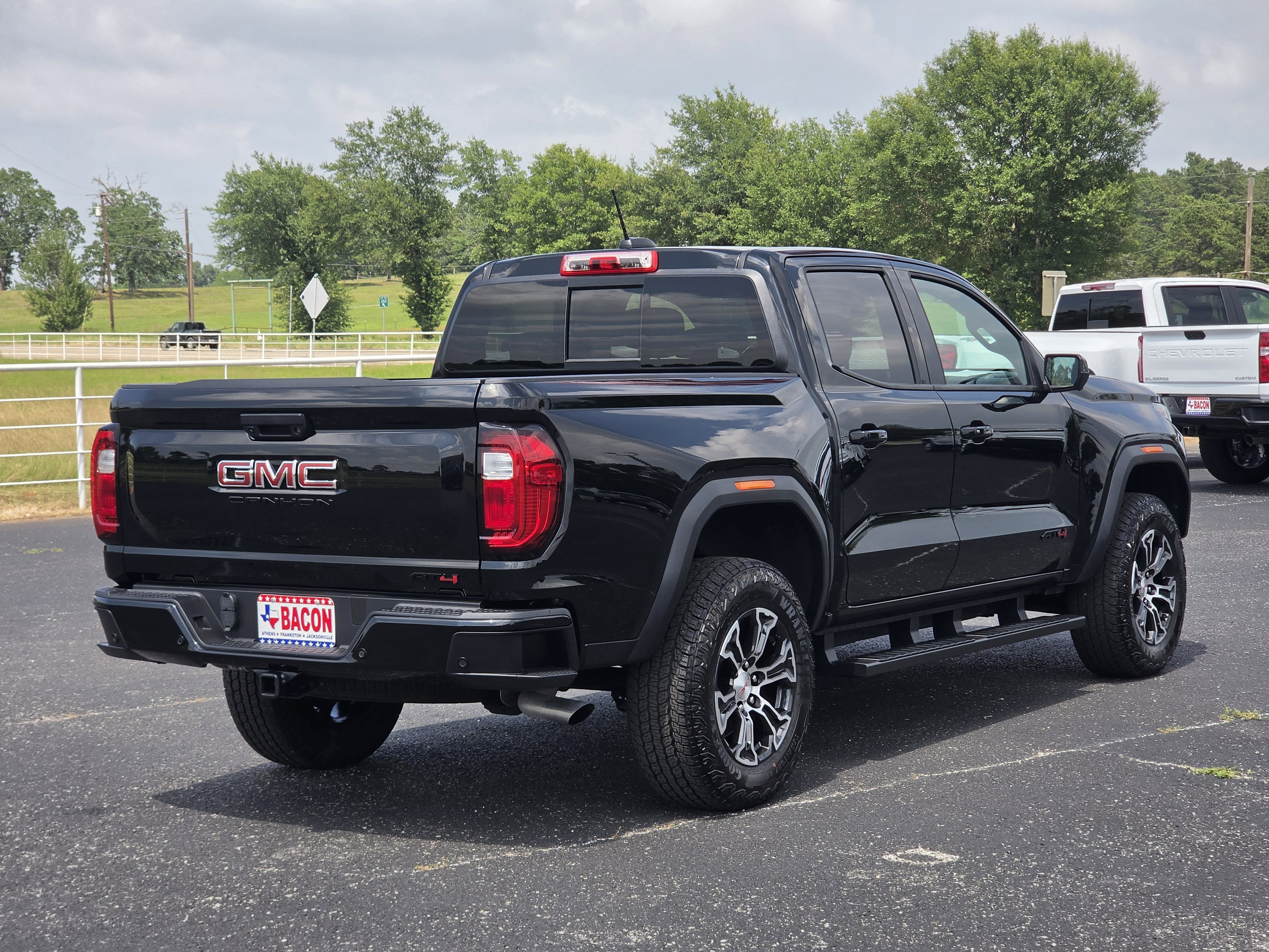2025 GMC Canyon 4WD AT4