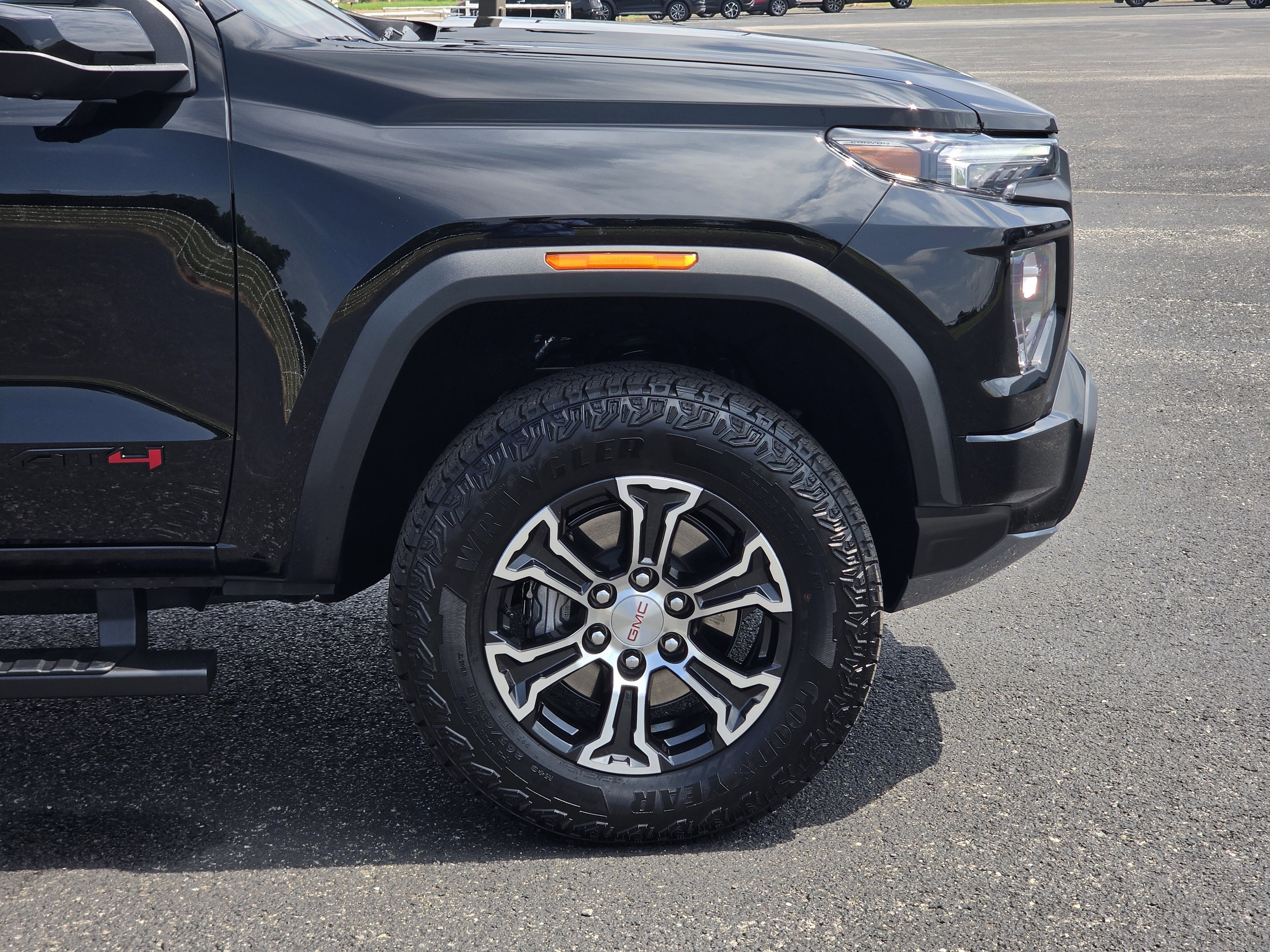 2025 GMC Canyon 4WD AT4