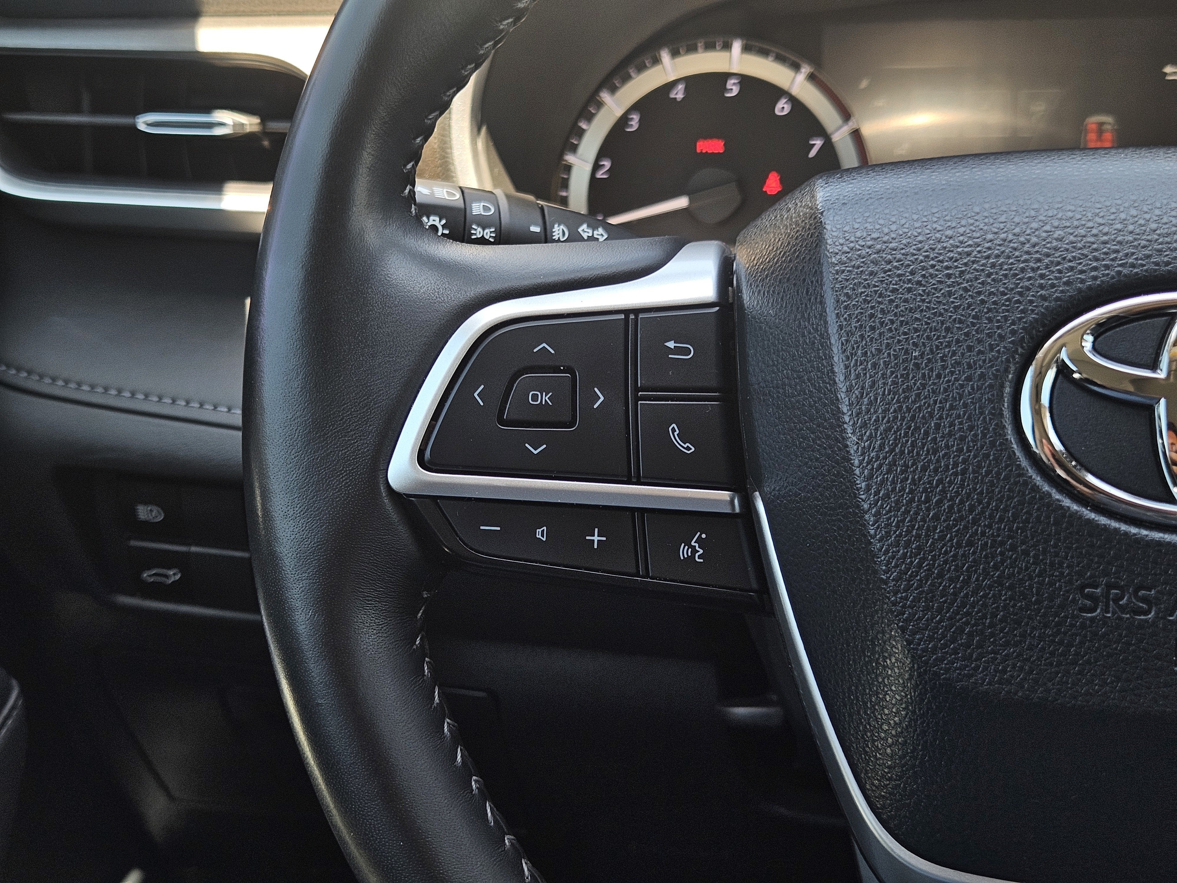 2023 Toyota Highlander BASE
