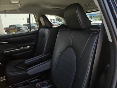 2023 Toyota Highlander BASE