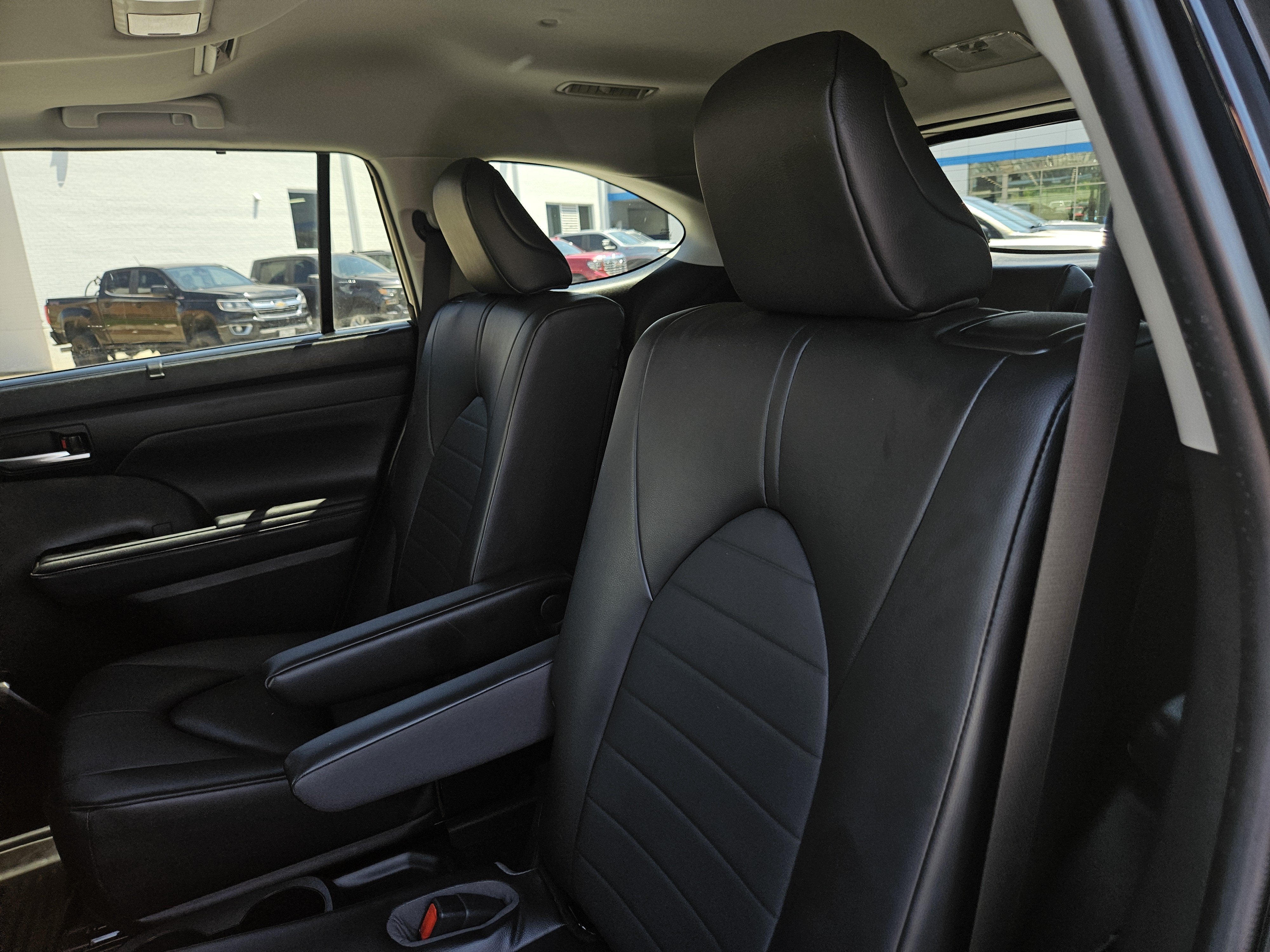 2023 Toyota Highlander BASE