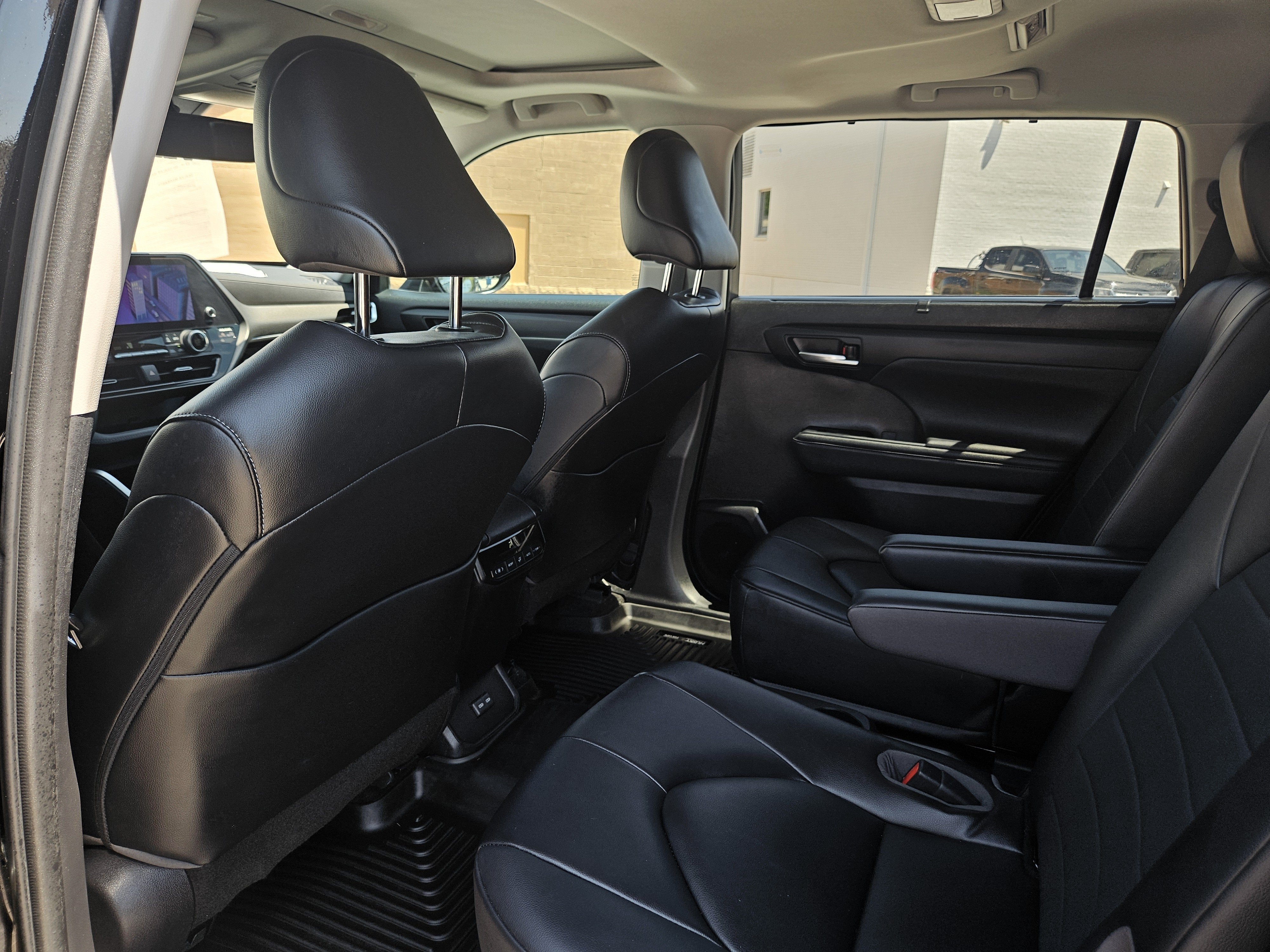 2023 Toyota Highlander BASE