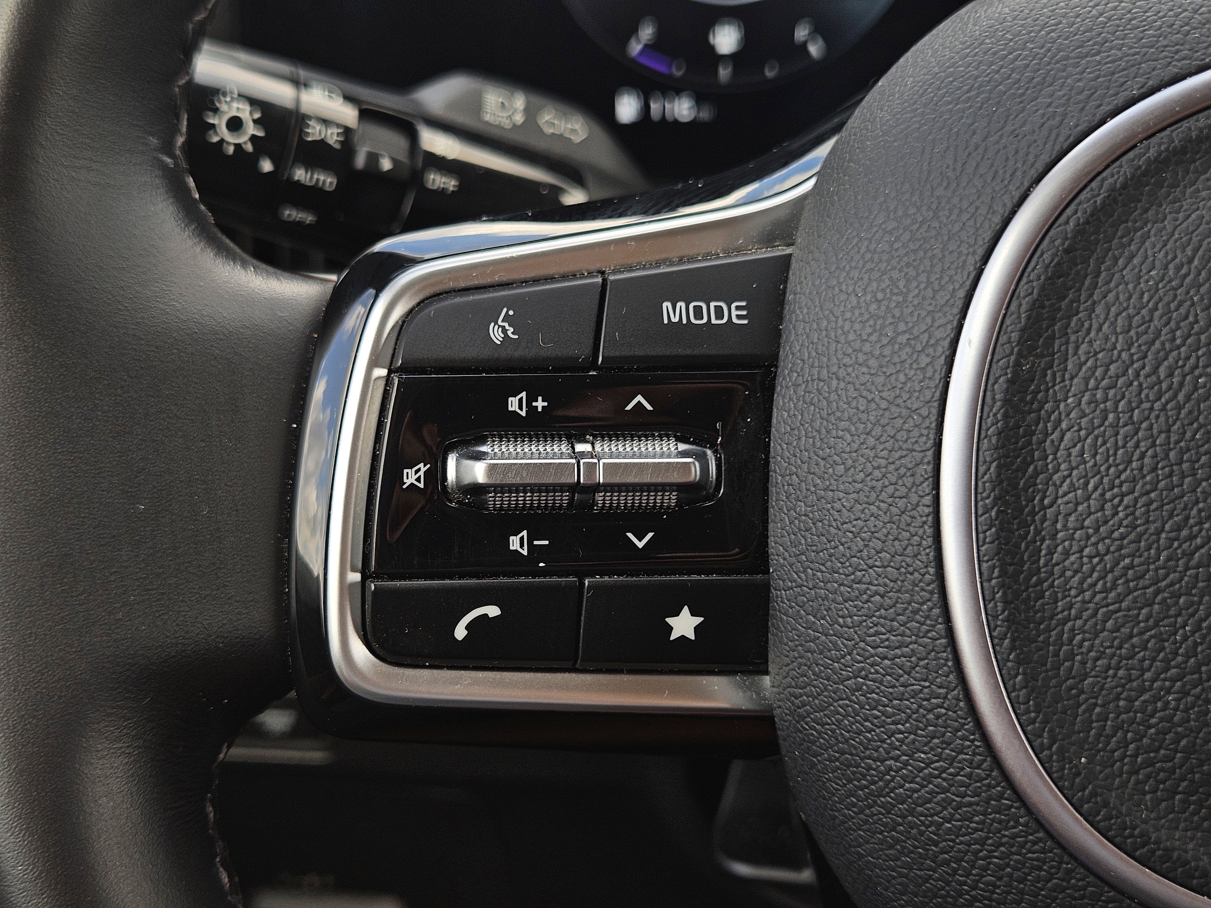 2023 Kia Carnival SX