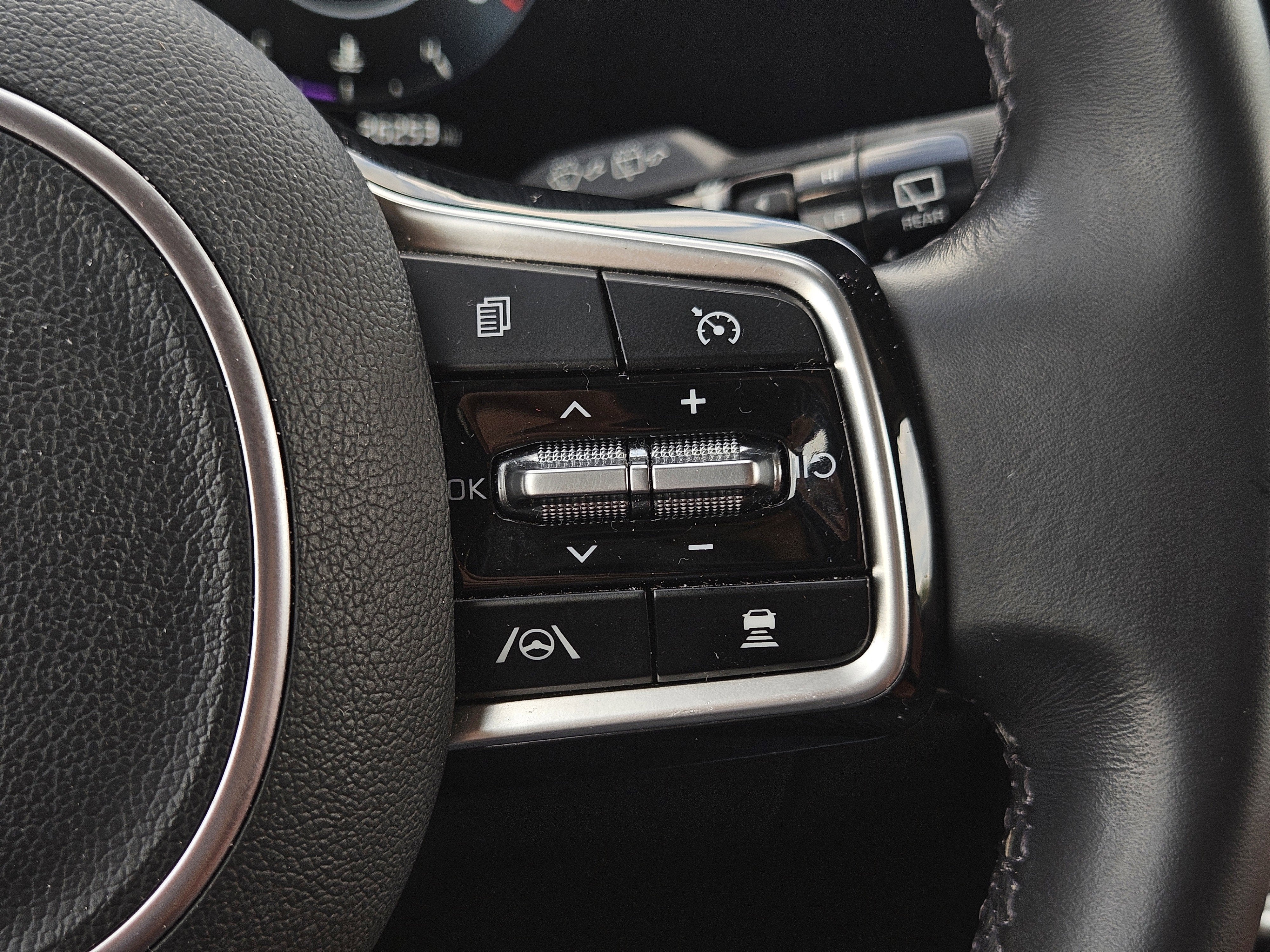 2023 Kia Carnival SX