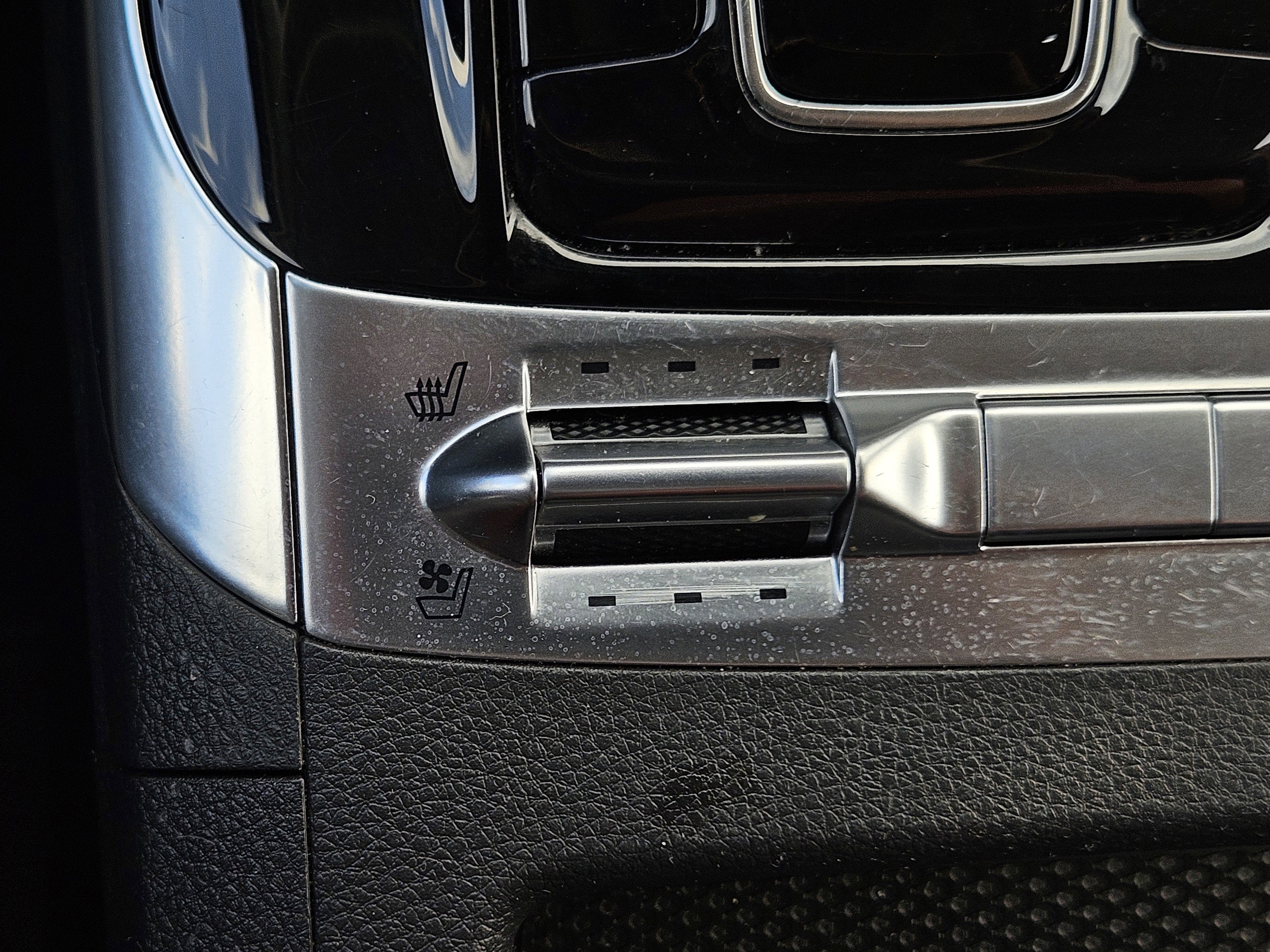 2023 Kia Carnival SX